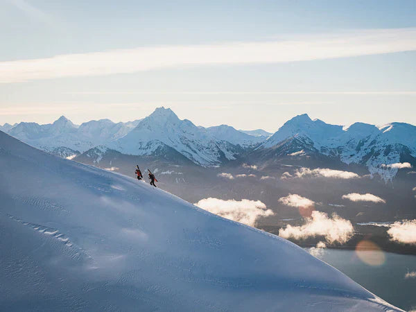 Down jackets: the perfect balance of technology and warmth