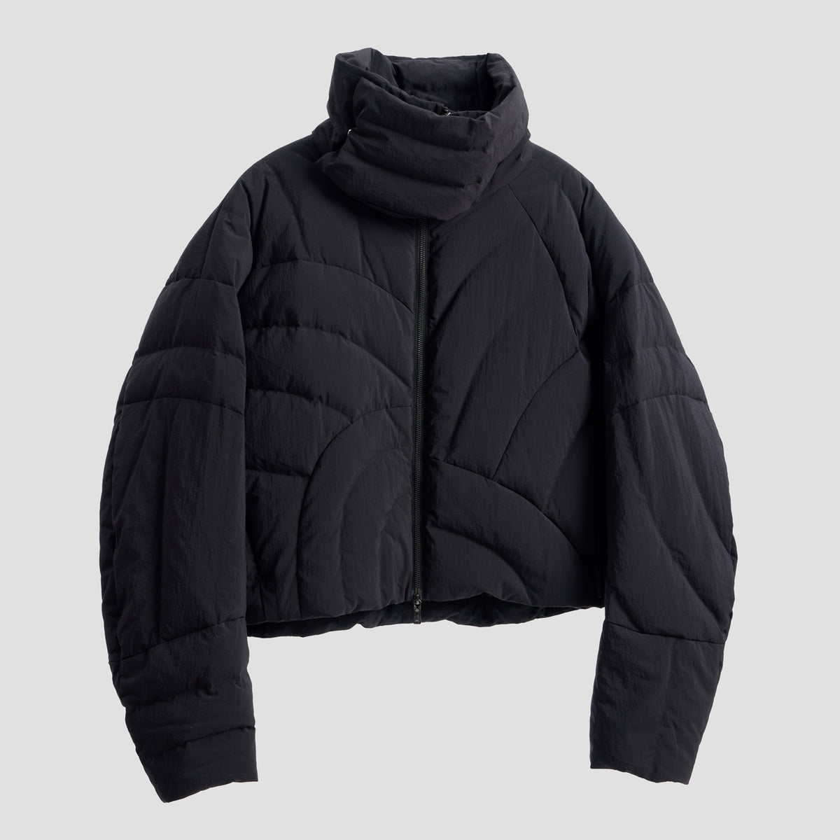TILLAH Down Jacket – Contemporary Cropped Puffer with Artistic 